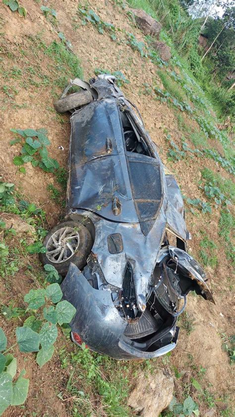 Cebu road accidents: 1 dead as 3 cars fell off ravines .